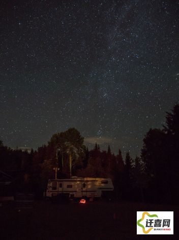 浩瀚星辰下的奇遇记：射手大陆上的神秘生物、古老传说和边缘地带的冒险之旅